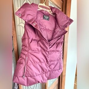 Athleta Downtown Vest Down Filled Women's Size Petite Small 
Color Rose
